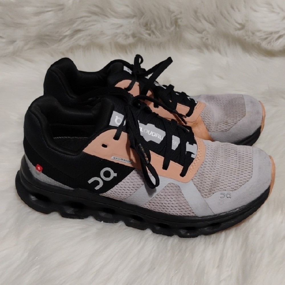 SALE! On Cloud Running Fade Black Peach Sneakers Sz.7 Gently Worn (X1) - Picture 4 of 10